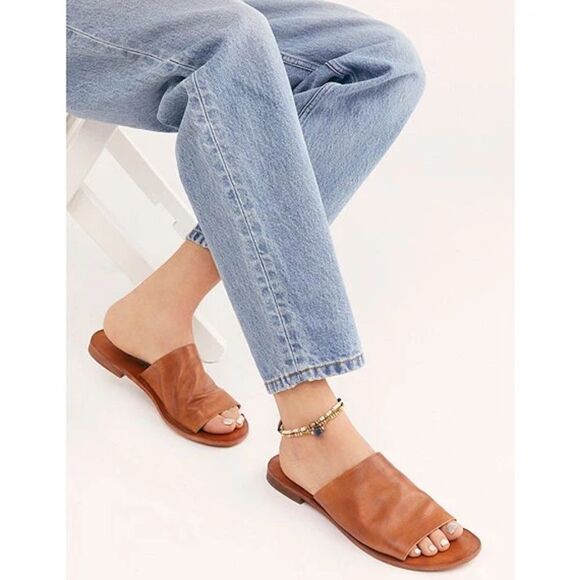 Free People Shoes - Free People Vicente Slide Sandals in Brown Luggage